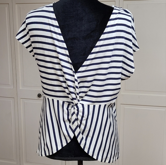 NWT Green Envelope Medium women's  short sleeve top. - Picture 6 of 6